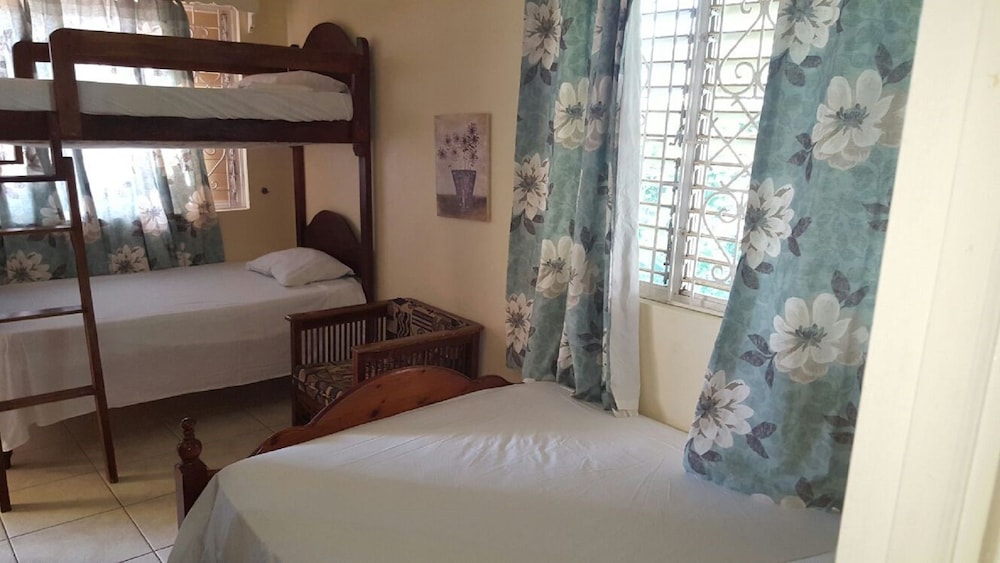 Ocho Rios Almond Tree Villas photo5
