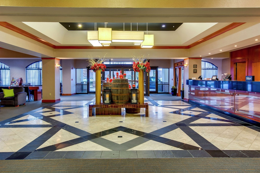 Embassy Suites Louisville East 16/73
