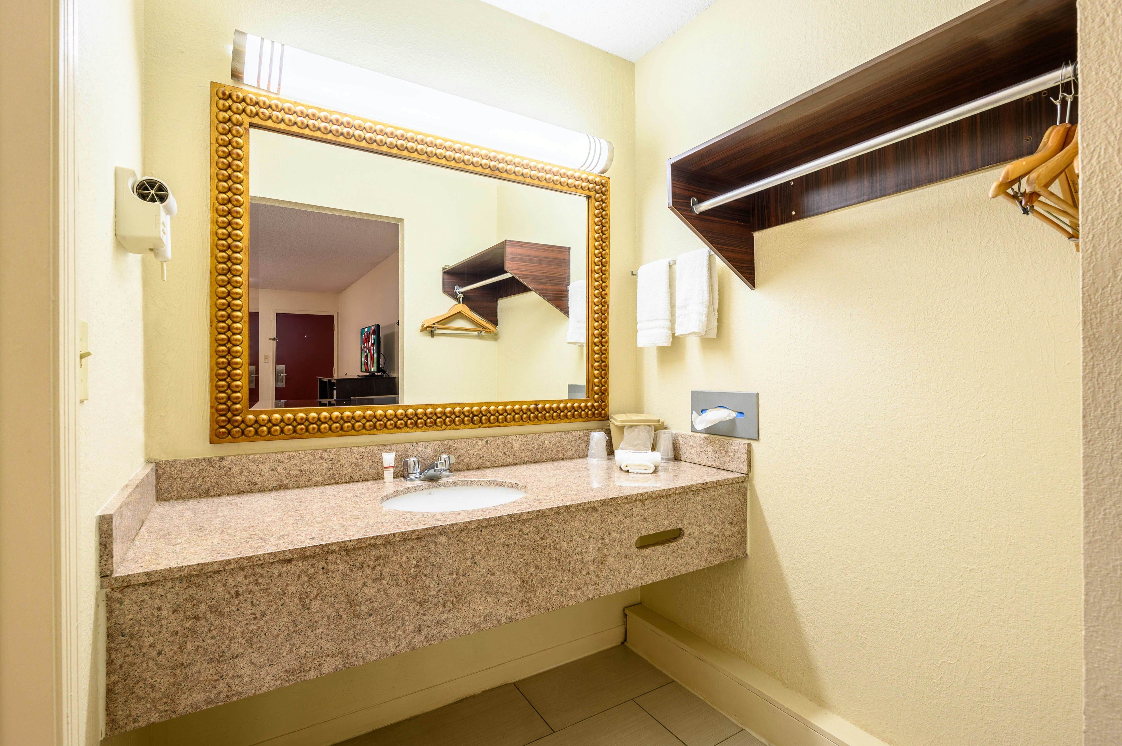 Red Roof Inn Sylacauga 33/34
