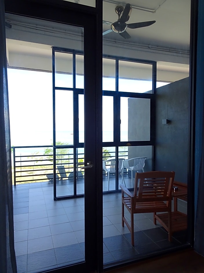 Bayfront Hotel 64/94