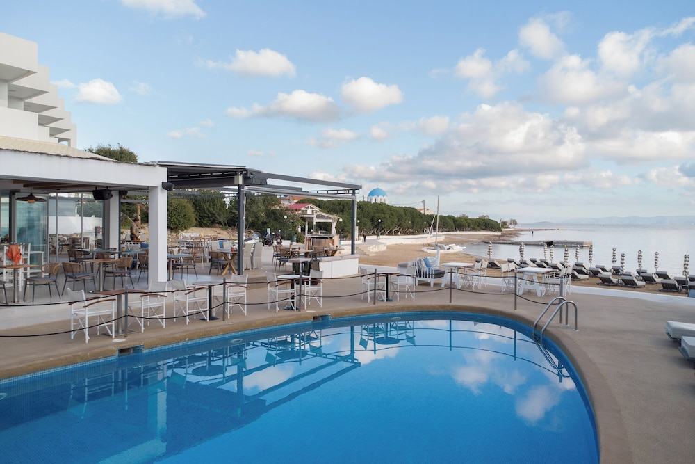 Oasis Beach Hotel Spa 45/76
