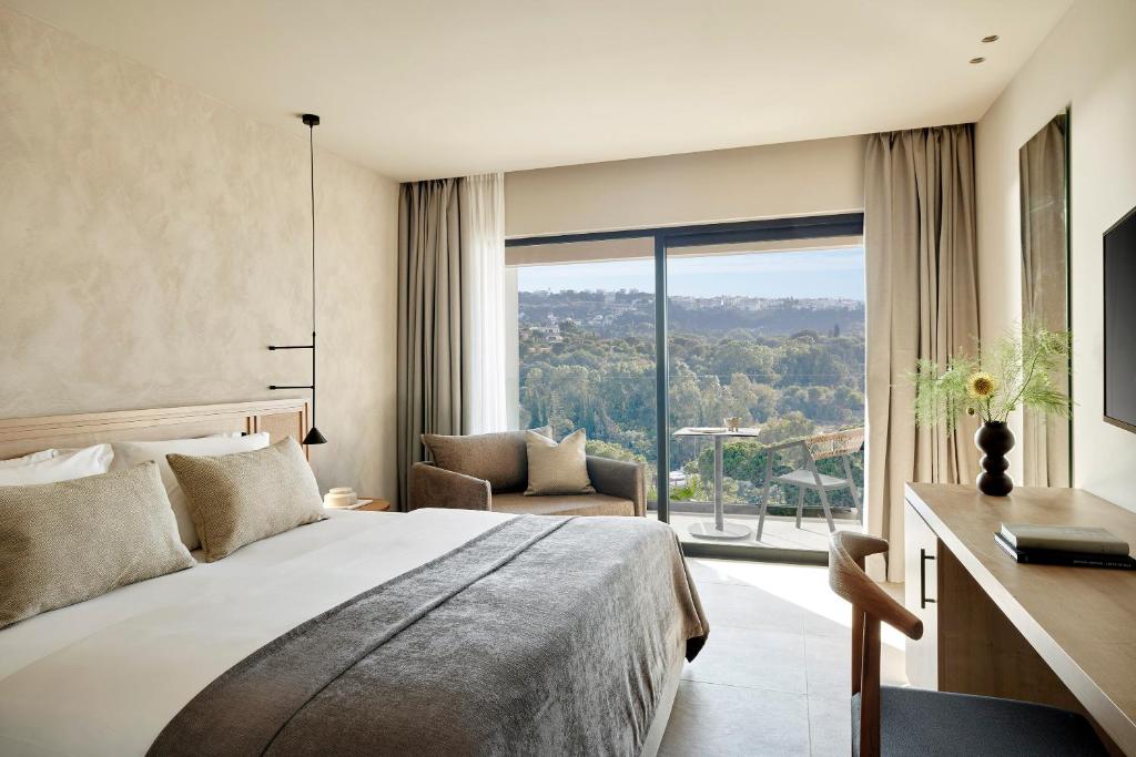 Deluxe, Land View، Ella Helea 2/3