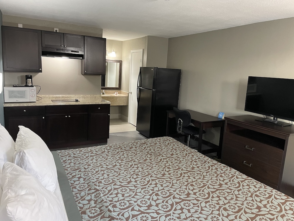 Days Inn & Suites By Wyndham Collierville Germantown Area 20/25