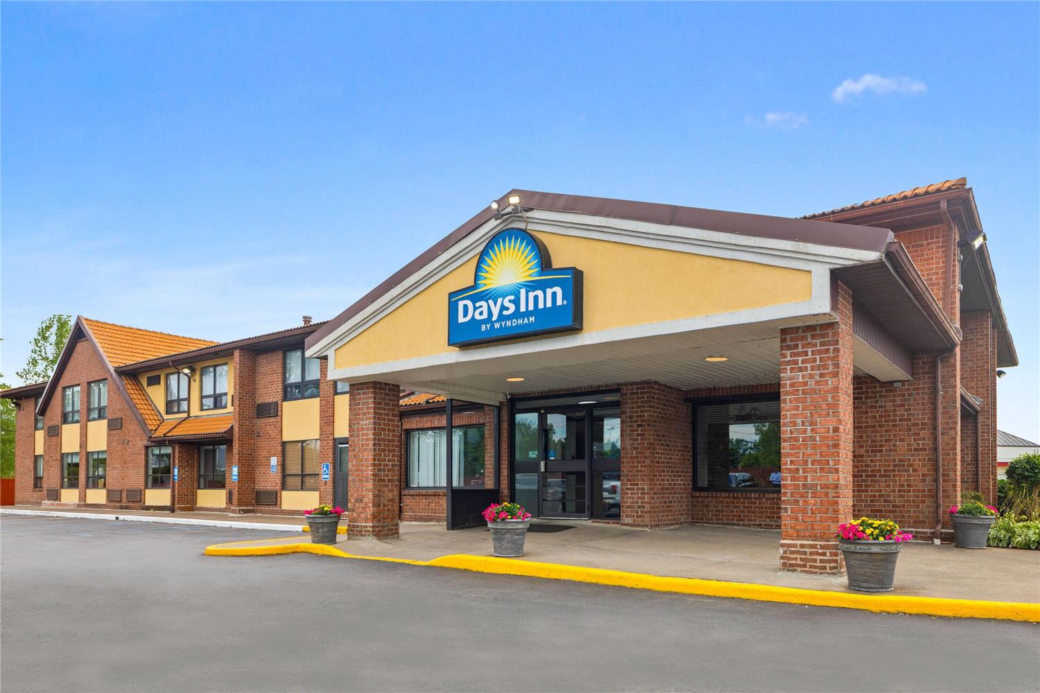 Days Inn By Wyndham Utica 4/34