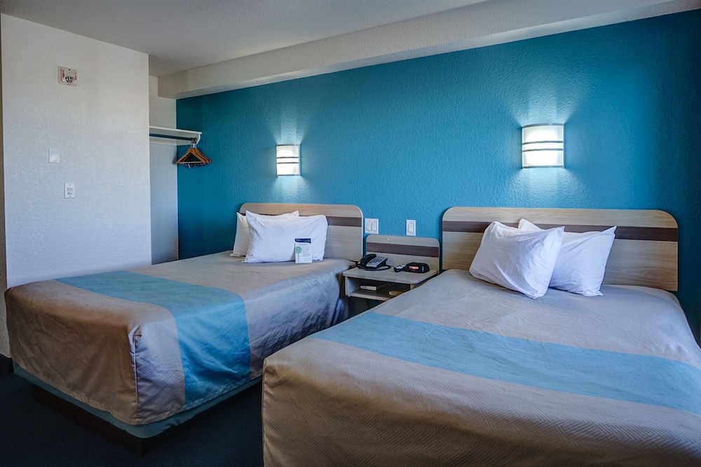 Motel6 Grande Prairie, AB 29/65