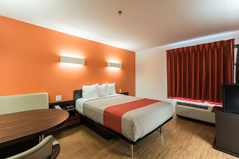Motel6 Moosomin, SK 17/37