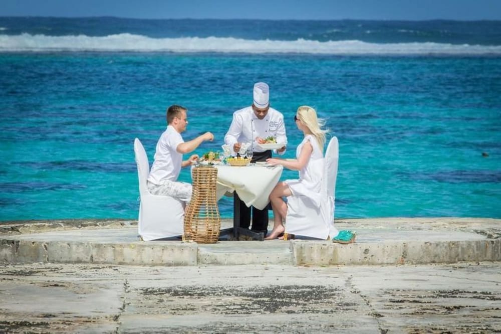 Le Peninsula Bay Beach Resort & Spa 35/50