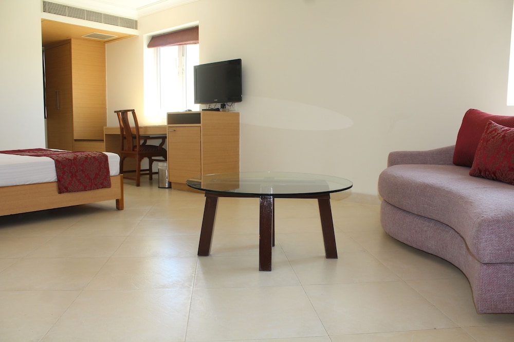 THE LOTUS SERVICE APARTMENTS - BURKIT ROAD 32/45