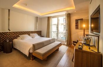 Eiffel, Twin Beds