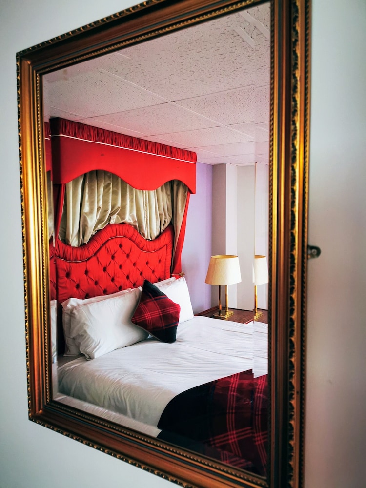 Castle Hotel 13/31