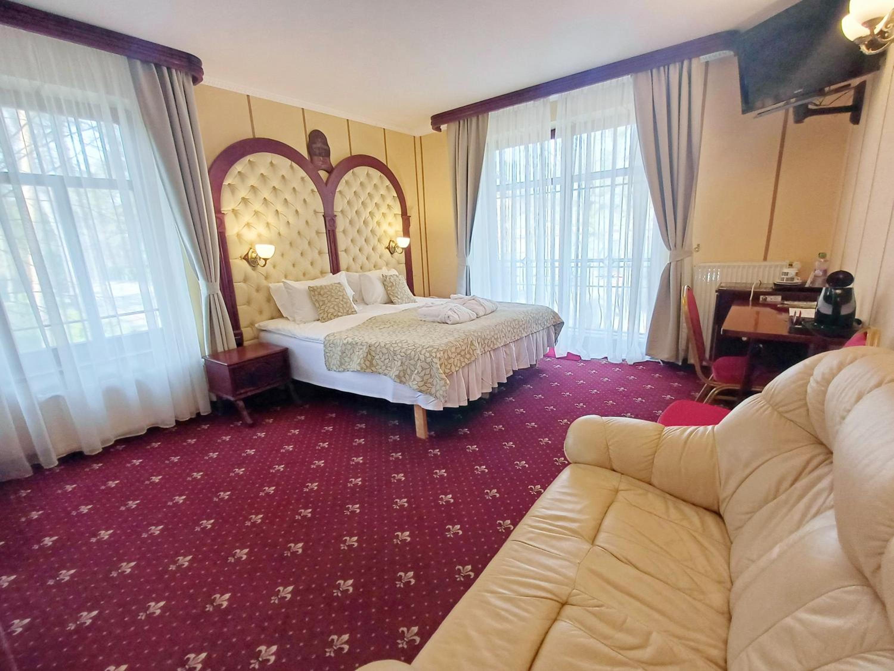 جناح جونيور