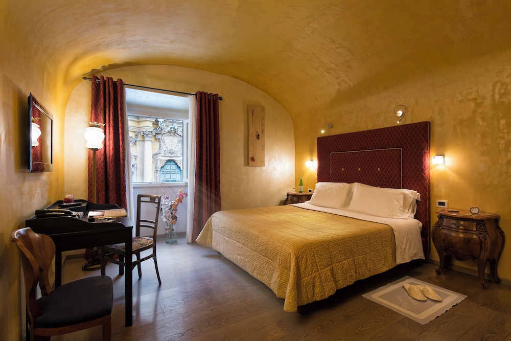 ROMANTIC, KING BED, CITY VIEW