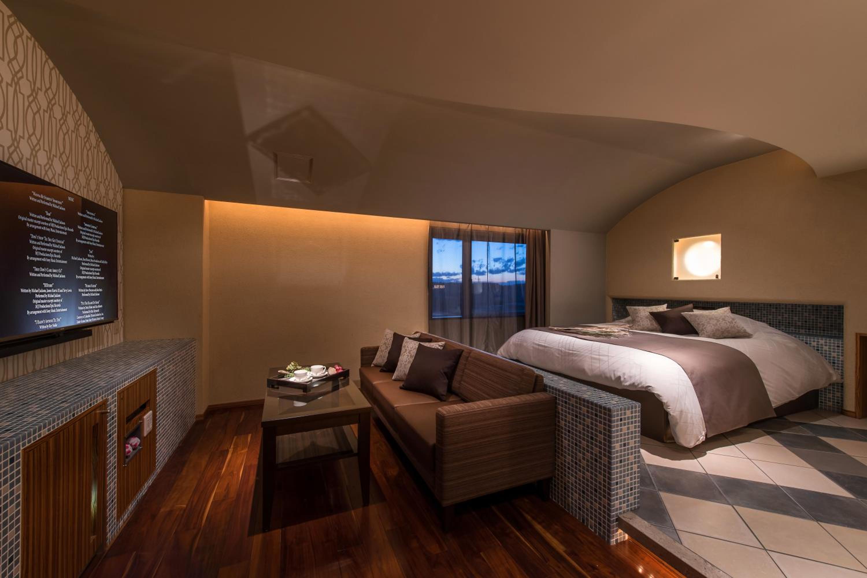 Hotel C. Chiba Shiroi 35/58