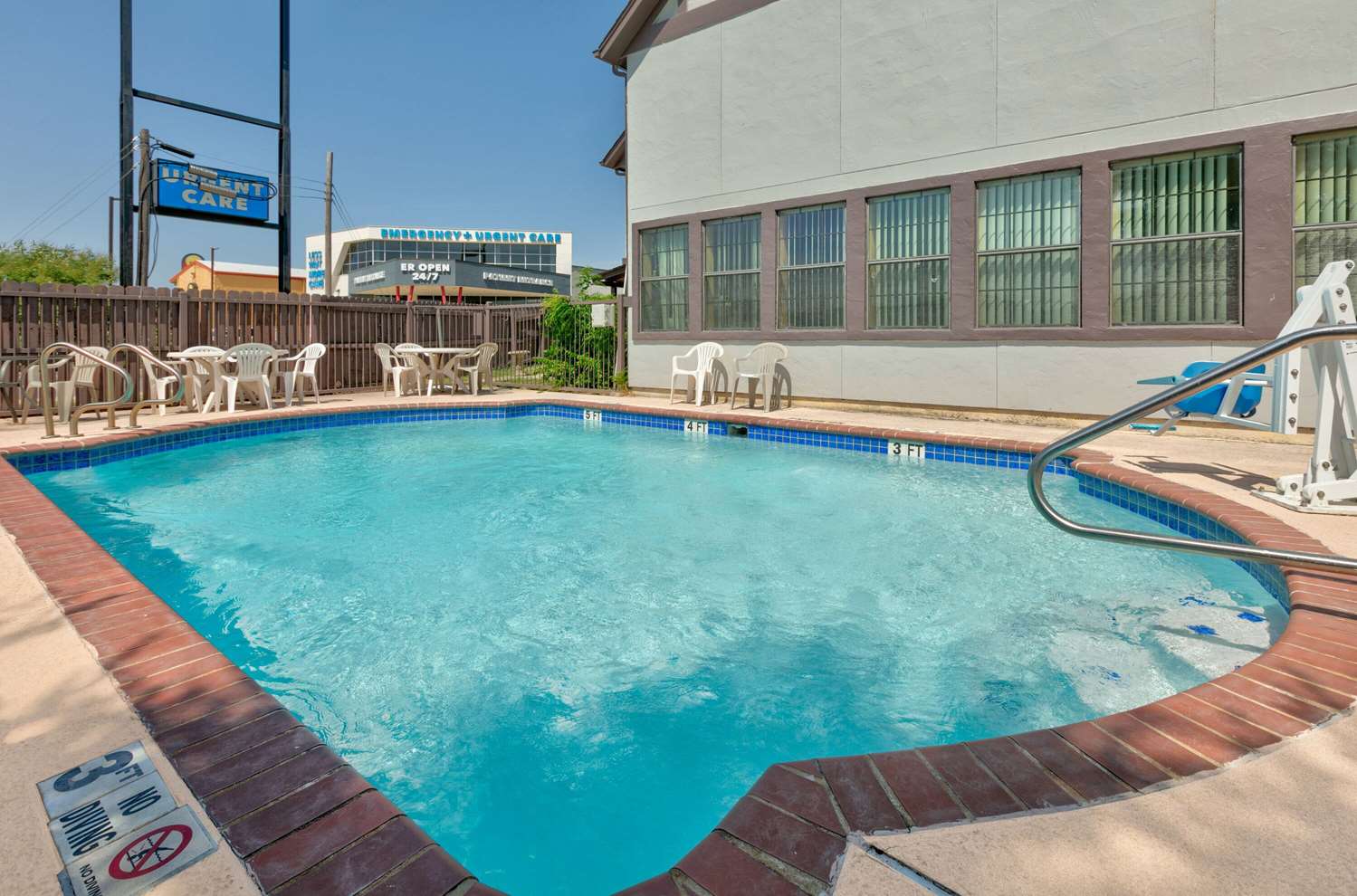 Howard Johnson by Wyndham San Marcos 9/43