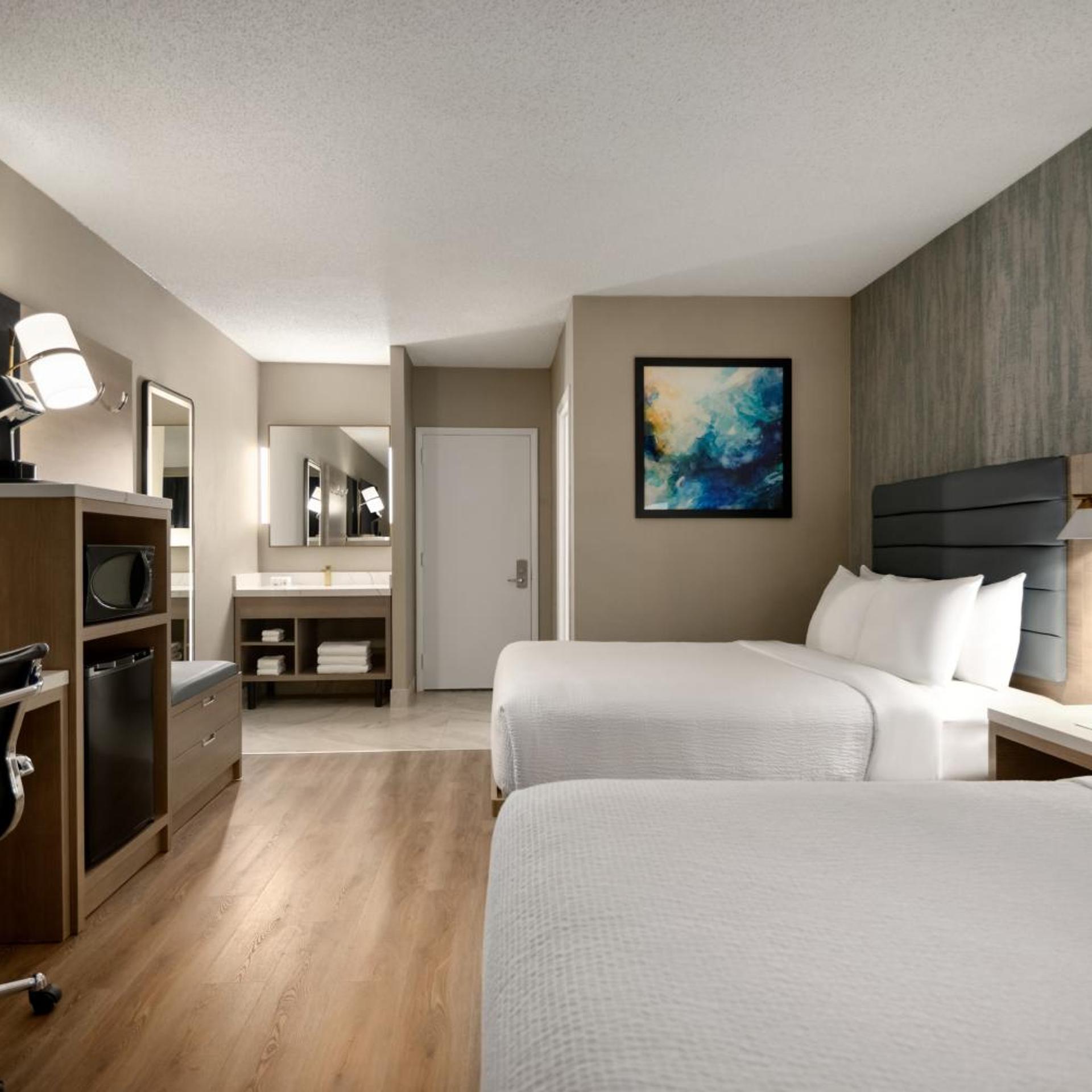 Room, 2 Queen Beds, Pet Friendly, Radisson Hotel Montreal Airport 2/7