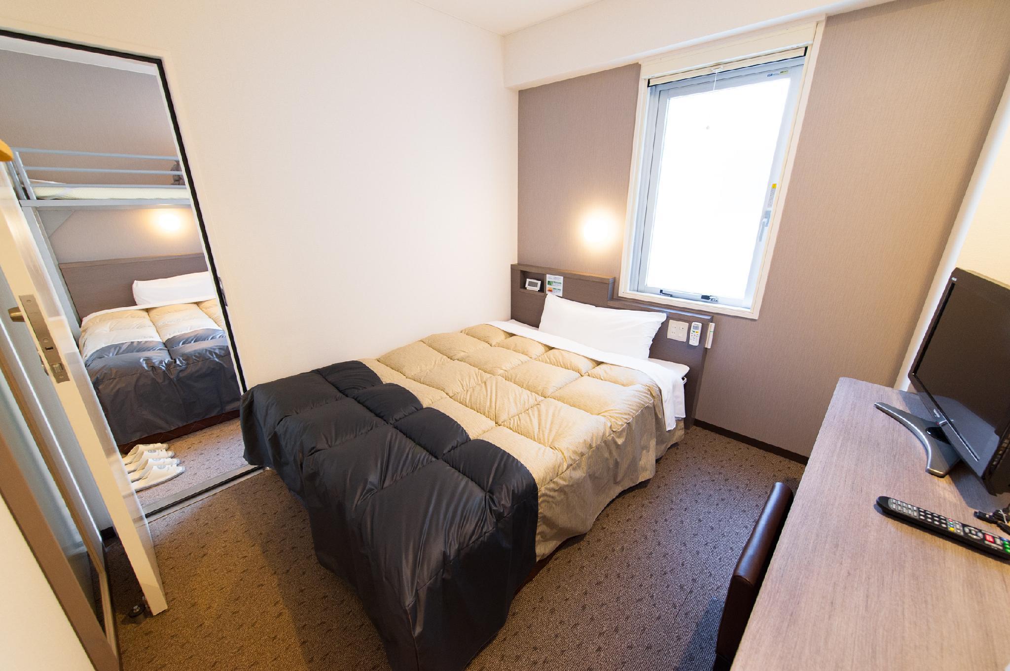 Connecting, 2 Double Beds
