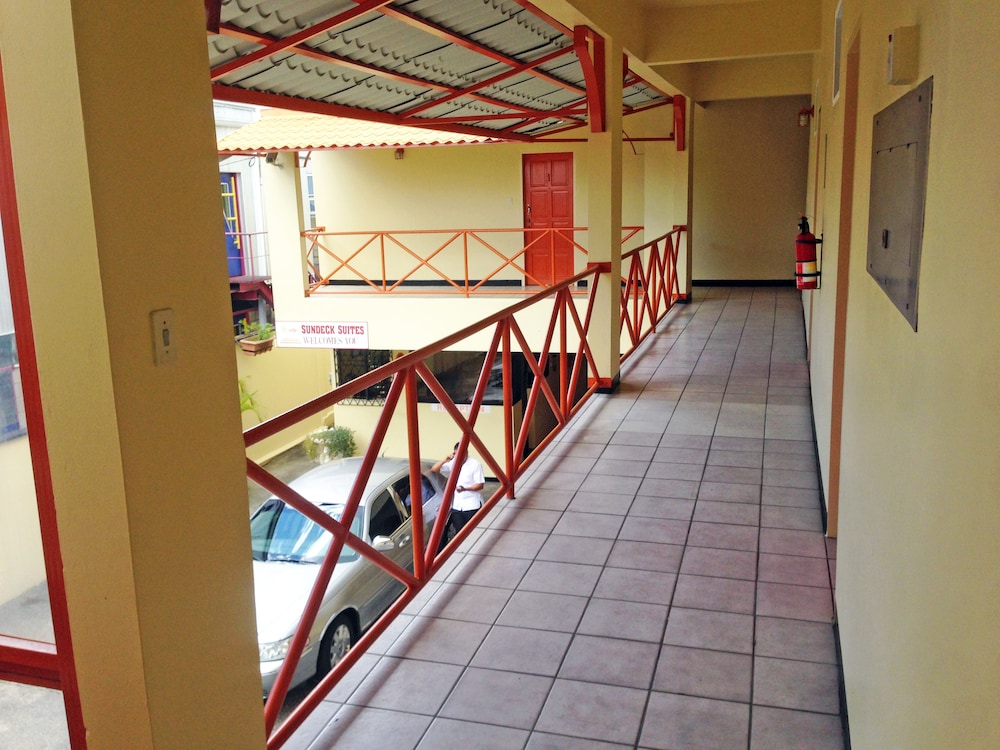 Sundeck Suites 4/15