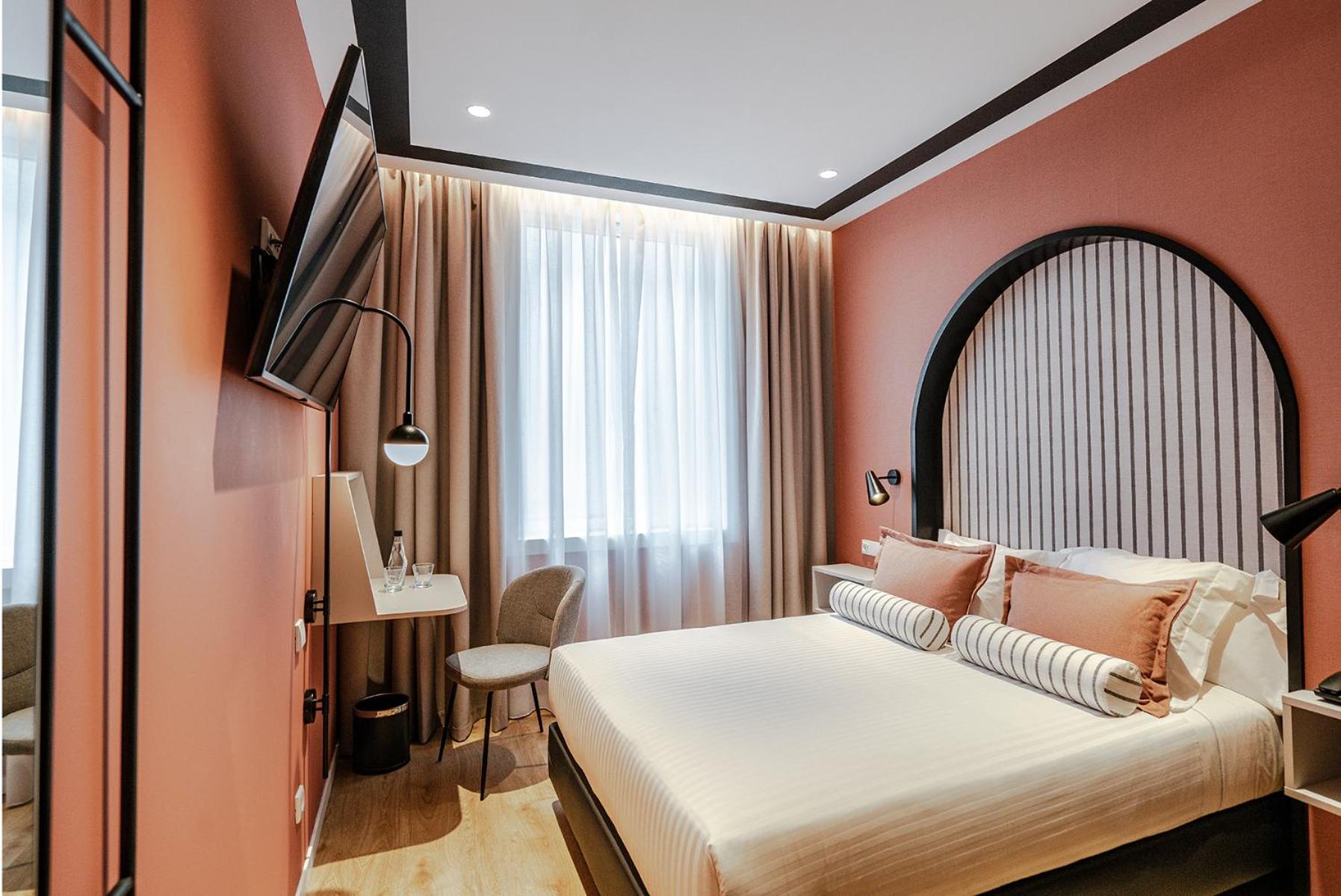 Petite, Double Bed