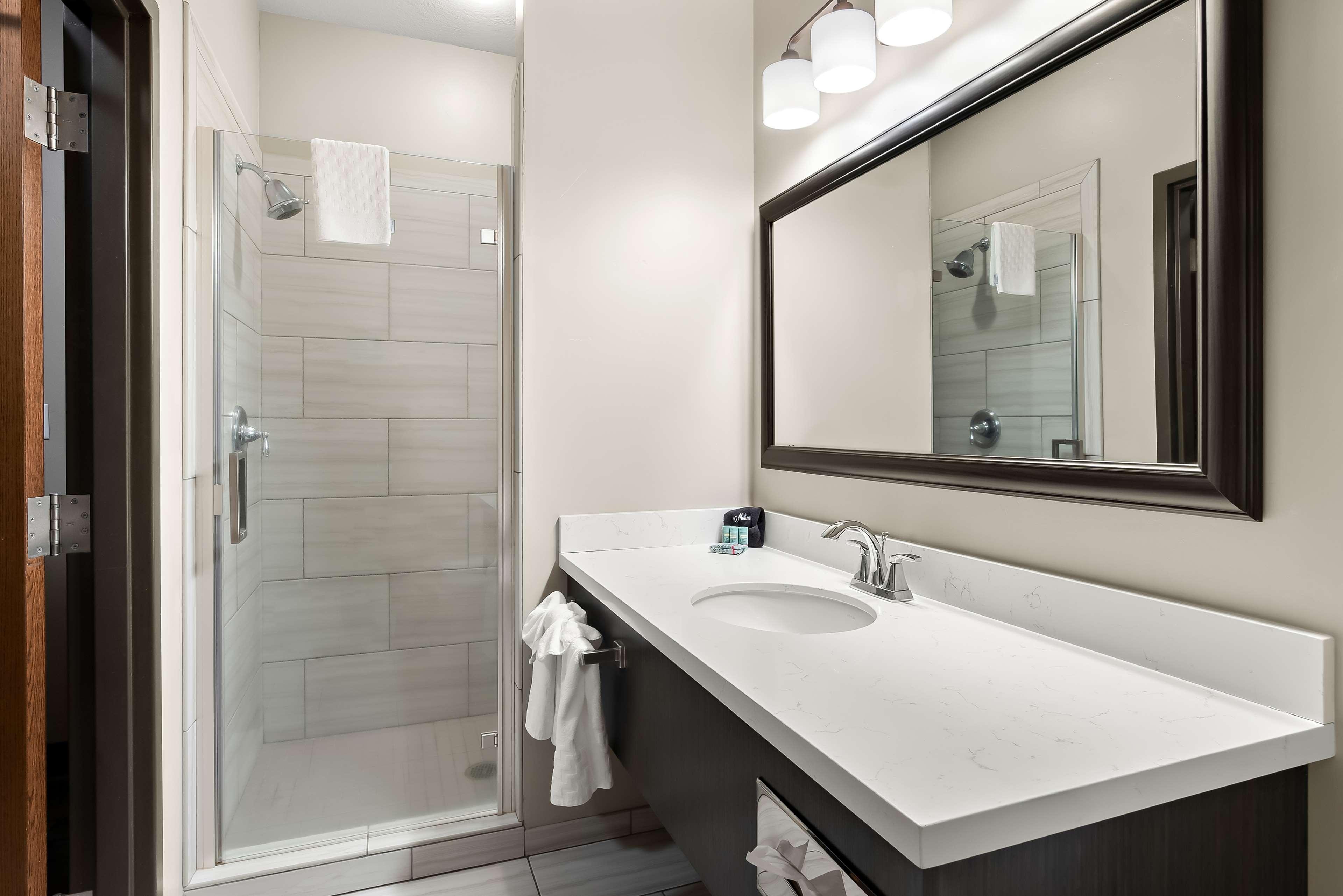 غرفة بسرير كوين، Best Western Sawtooth Inn & Suites 5/6
