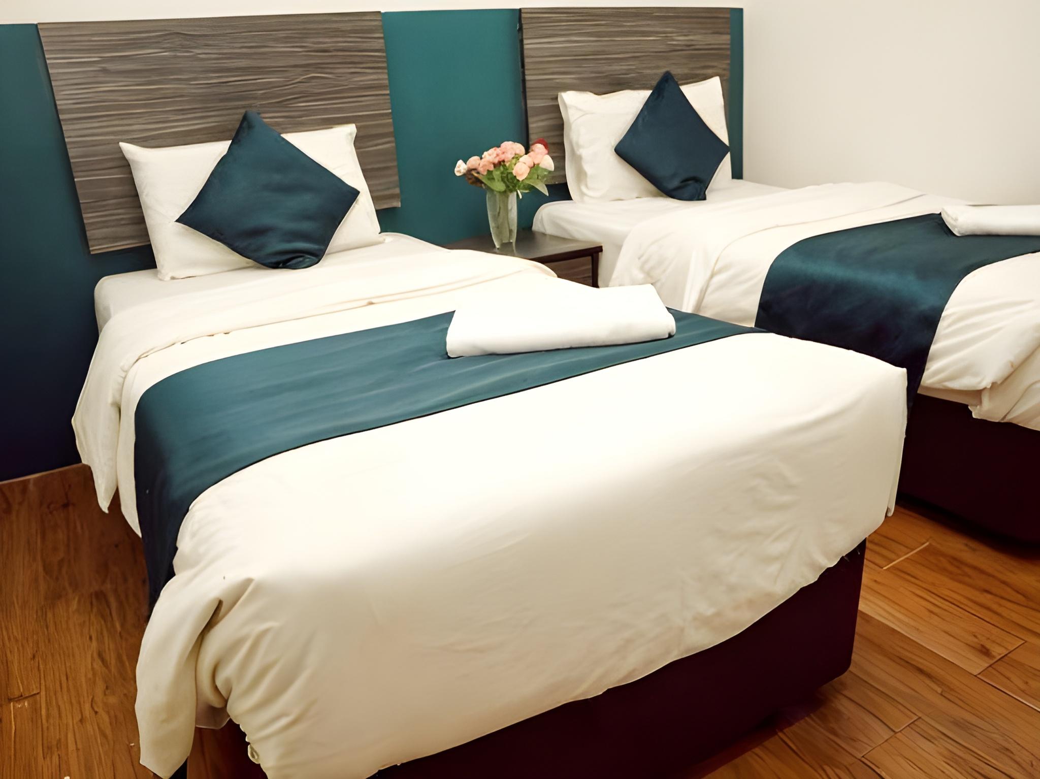 Standard, Twin Beds, No Window