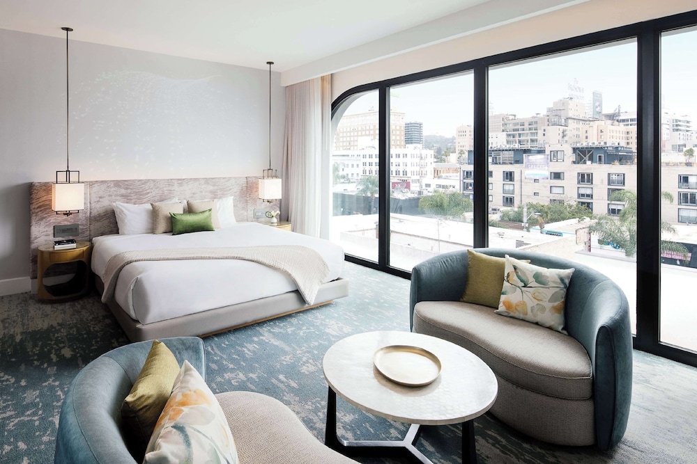 GOLD, KING BED