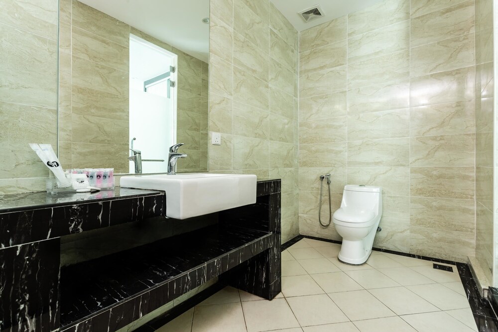 THE REED HOTEL MELAKA – Formerly E-Red Hotel Melaka 50/52