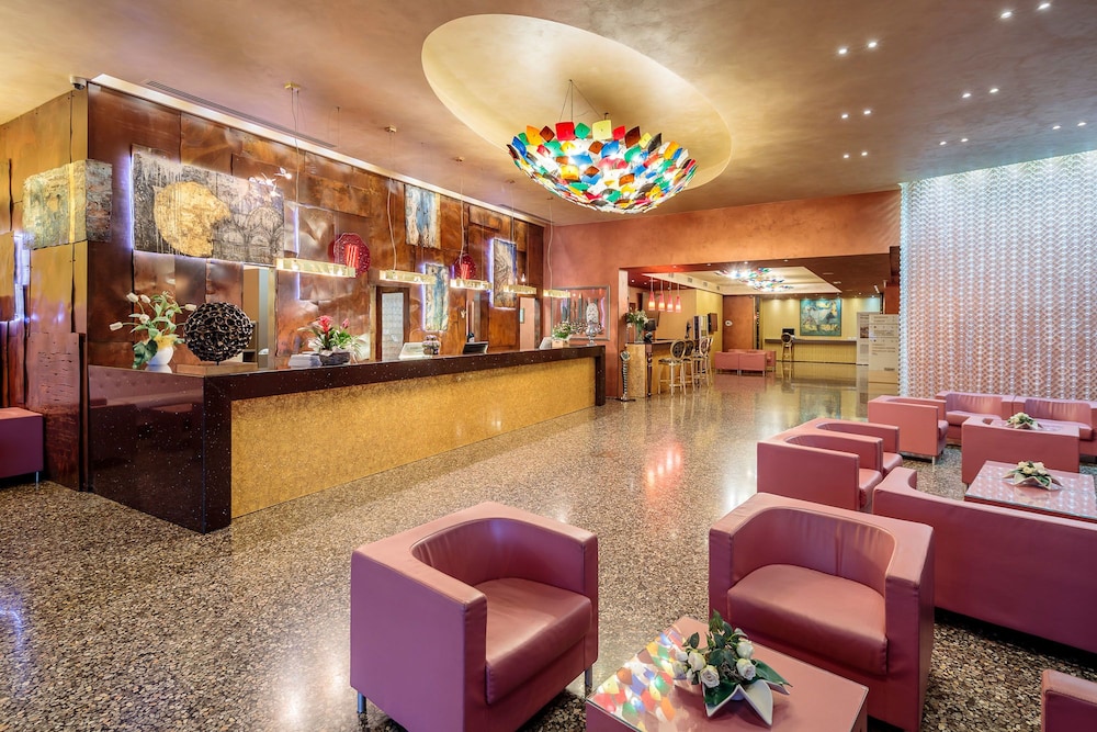Base To Work Hotel 3/42
