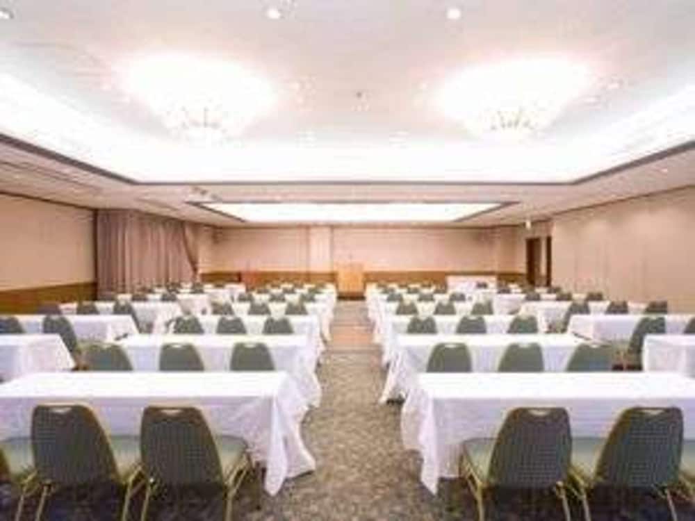 Kochi Sunrise Hotel 44/50
