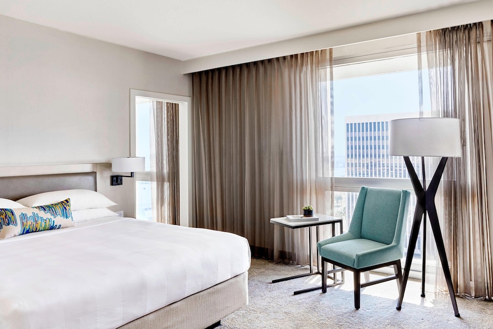Marriott Los Angeles Airport 10/77