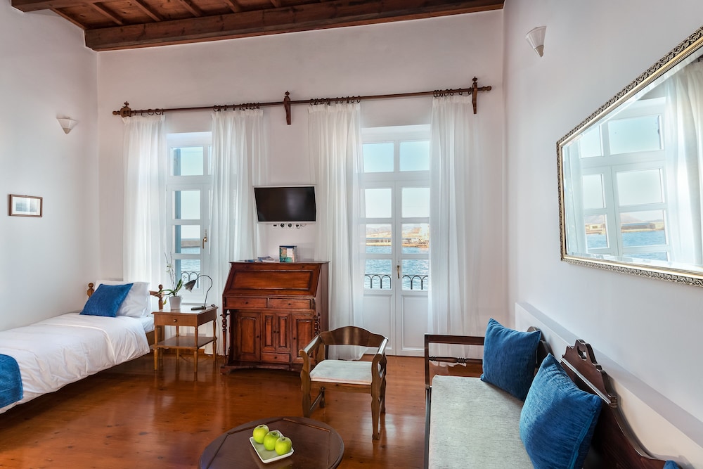Amphora Hotel 16/50