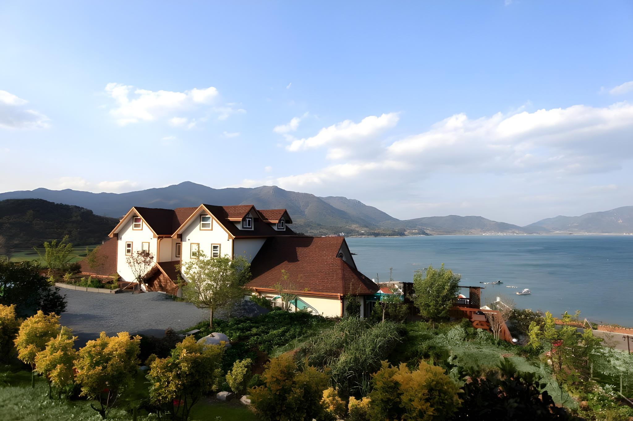 Namhae Rainbow Hill Pension 19/23