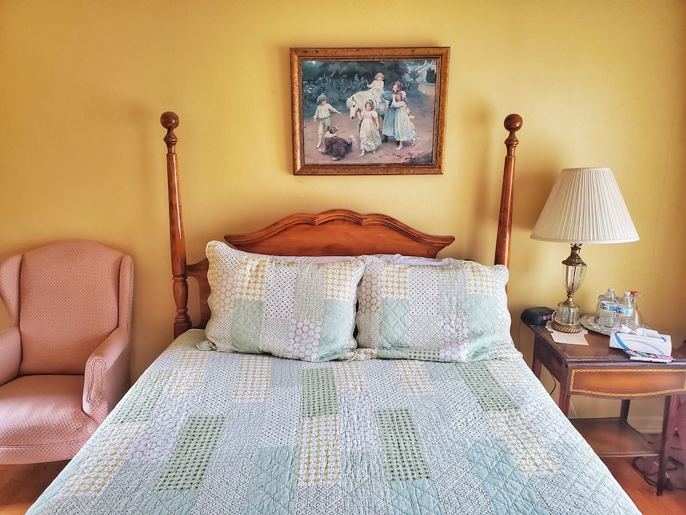 Montague Inn 32/73