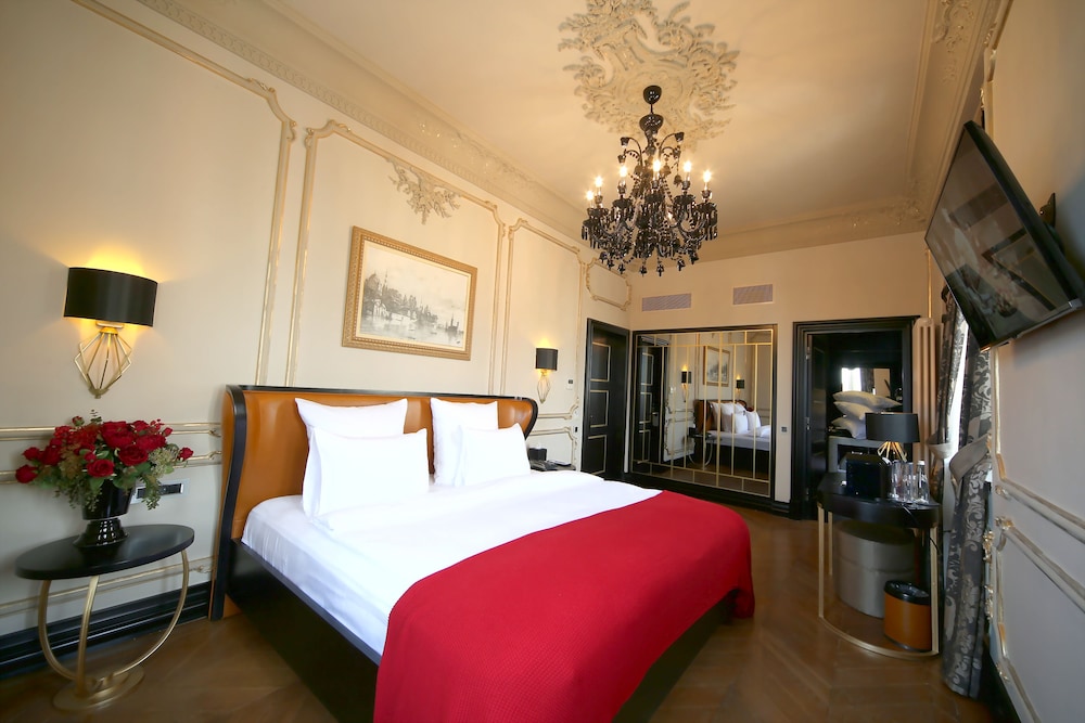 COMFORT, DOUBLE BED