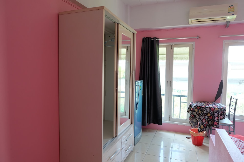 OYO 75429 101 Place Navanakorn 7/43