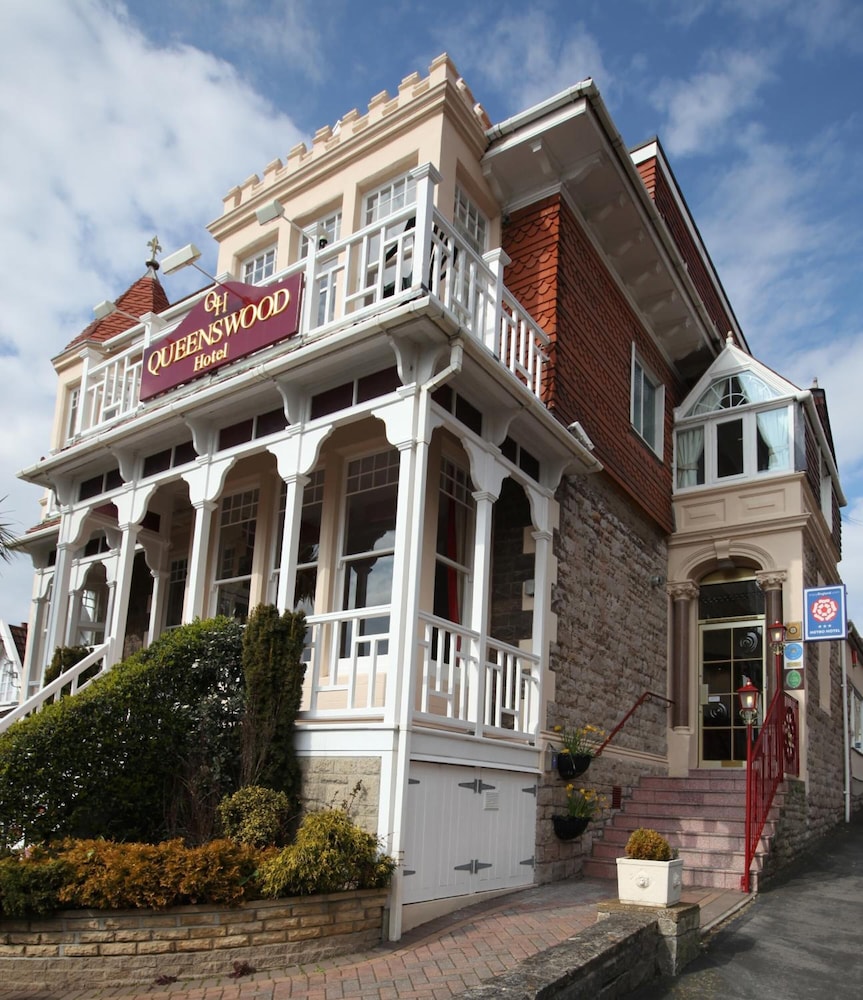 Queenswood Hotel 4/45