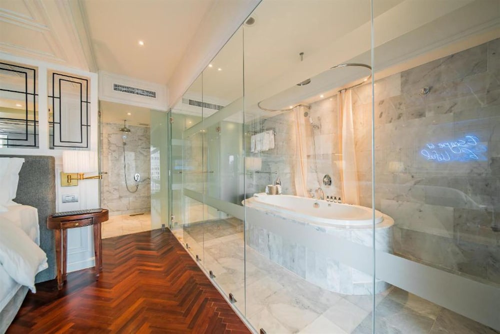 Akara Bangkok Hotel 50/50