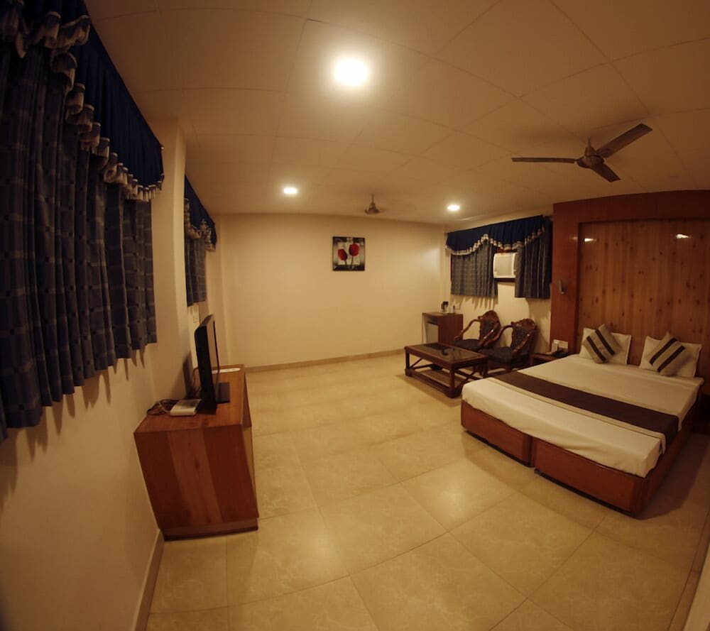 Hotel Dolphin 8/19