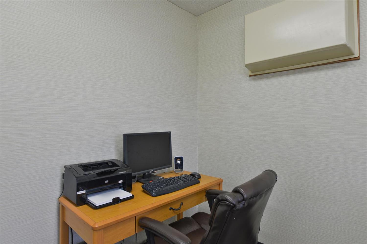 Americas Best Value Inn & Suites Bismarck 28/31