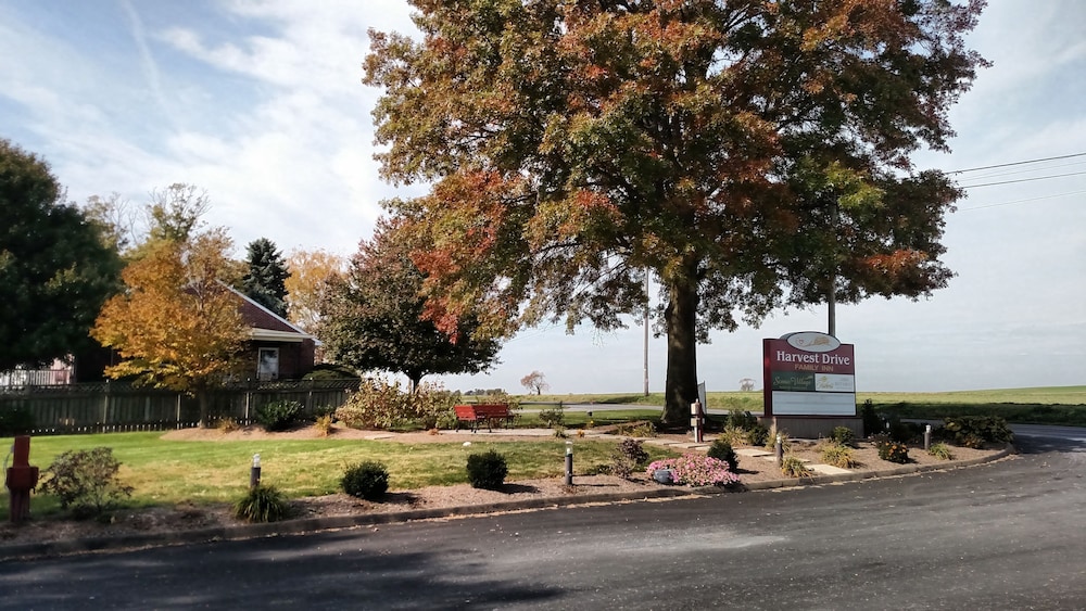 Harvest Drive Family Inn 13/68