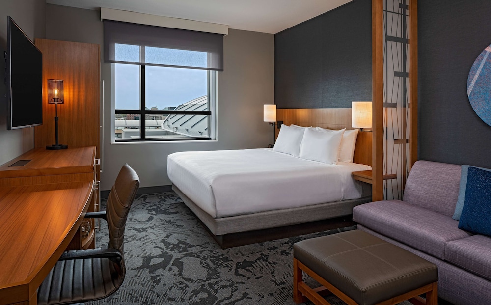 Hyatt Place Indianapolis Downtown 12/65