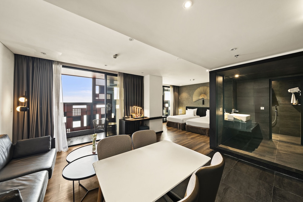 The Code Hotel And Spa 14/50