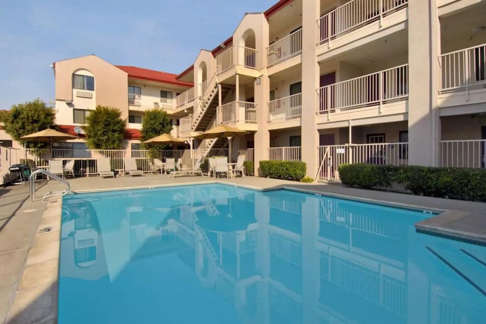 California Inn And Suites Rancho Cordova 1/37