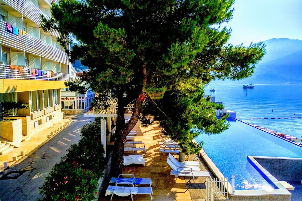 Carine Hotel Delfin 34/40