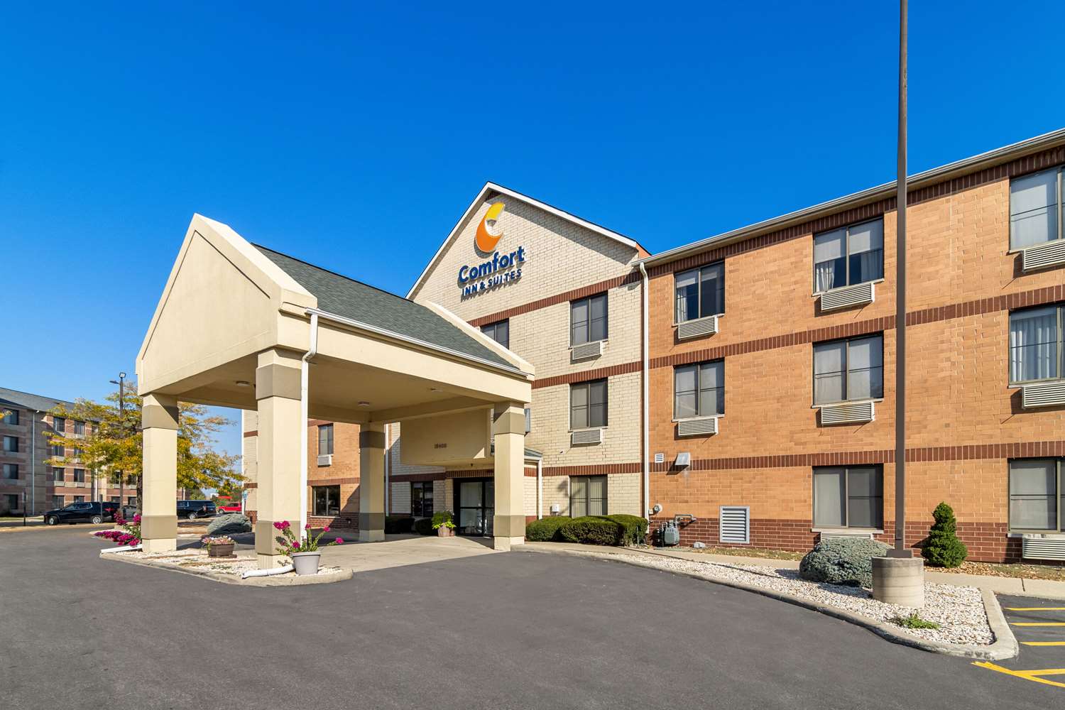 Comfort Inn & Suites near Tinley Park Amphitheater 11/11