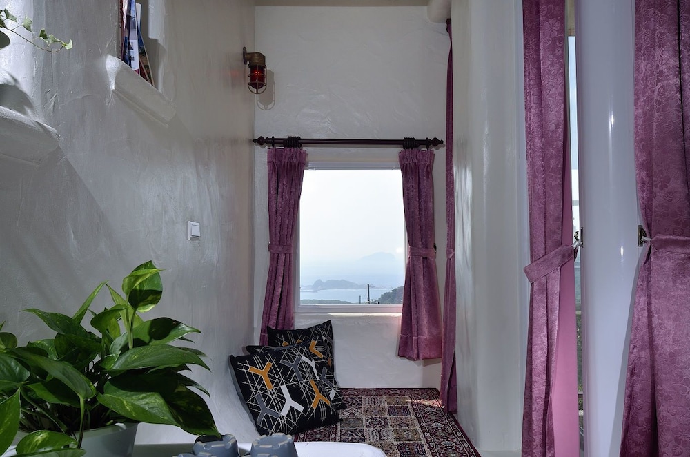 Sunnyroom 23/77