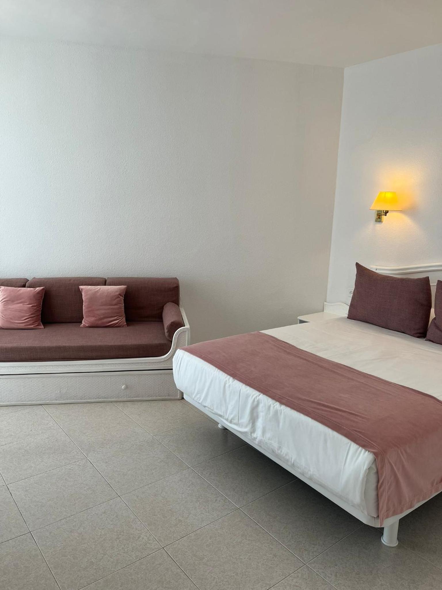 Classic, Double Bed, Lateral Side Sea View, Balcony