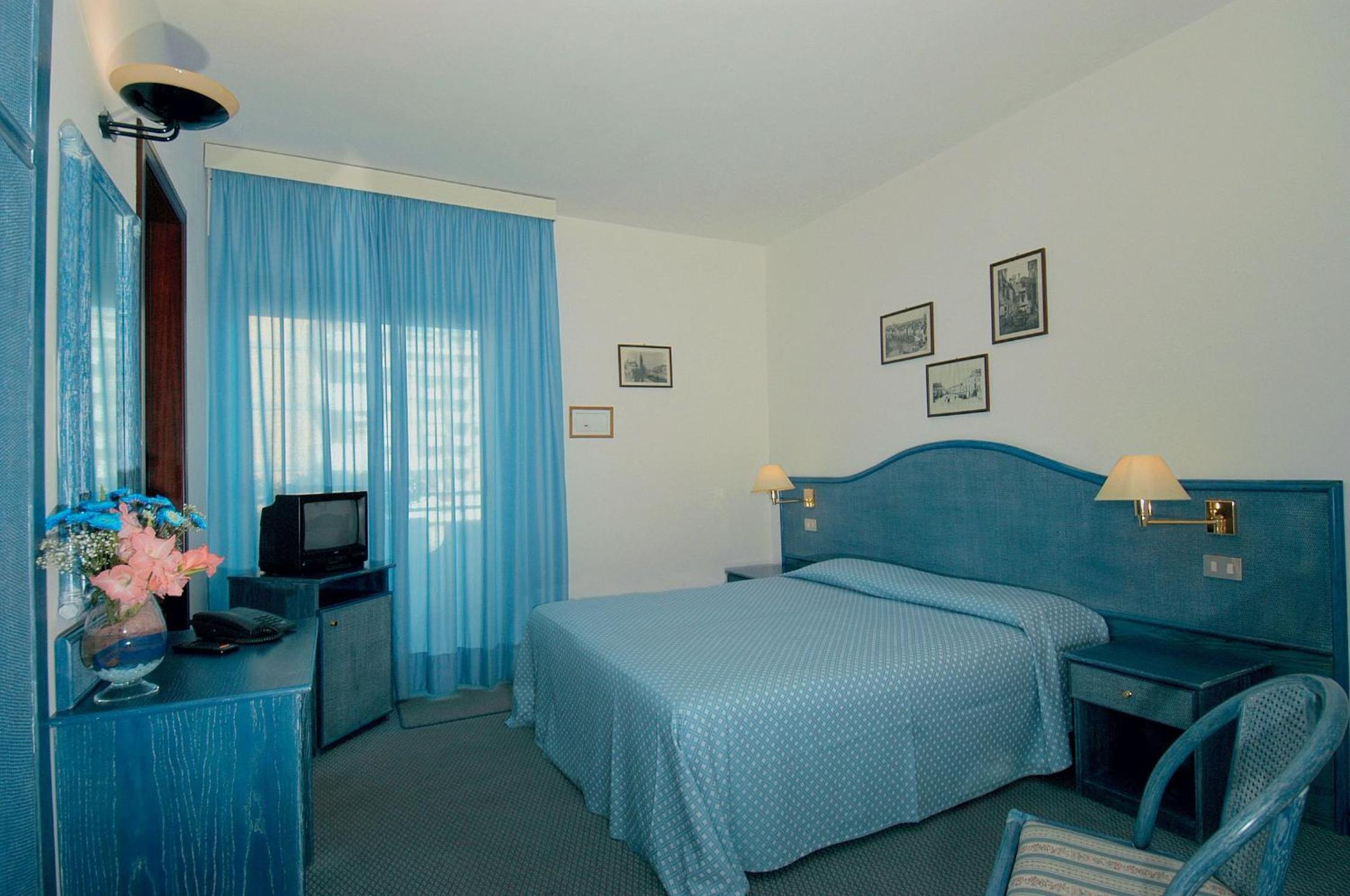 Room, Double or Twin Bed, Lateral Side Sea View, Balcony