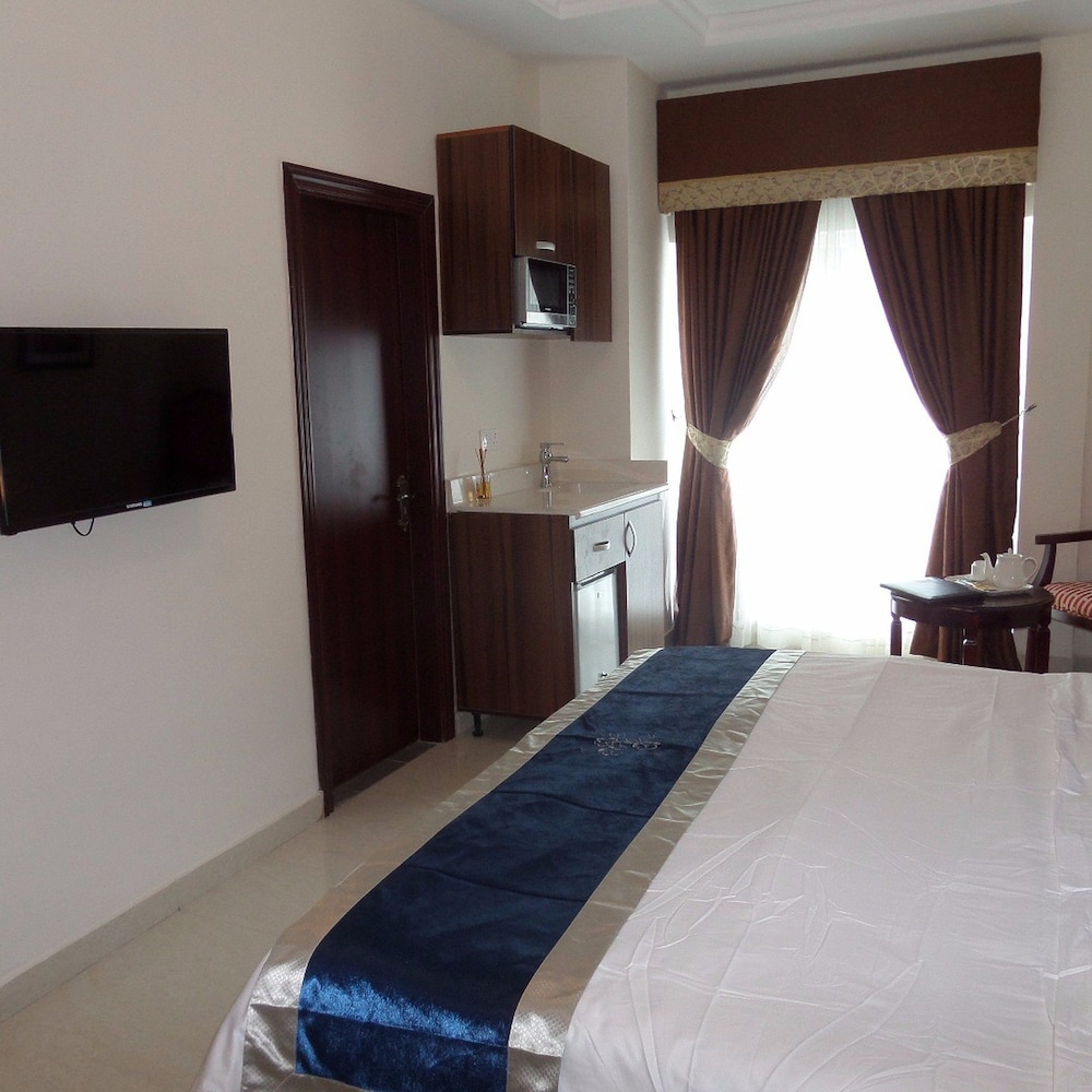 Rightgate Hotel & Suites 12/30