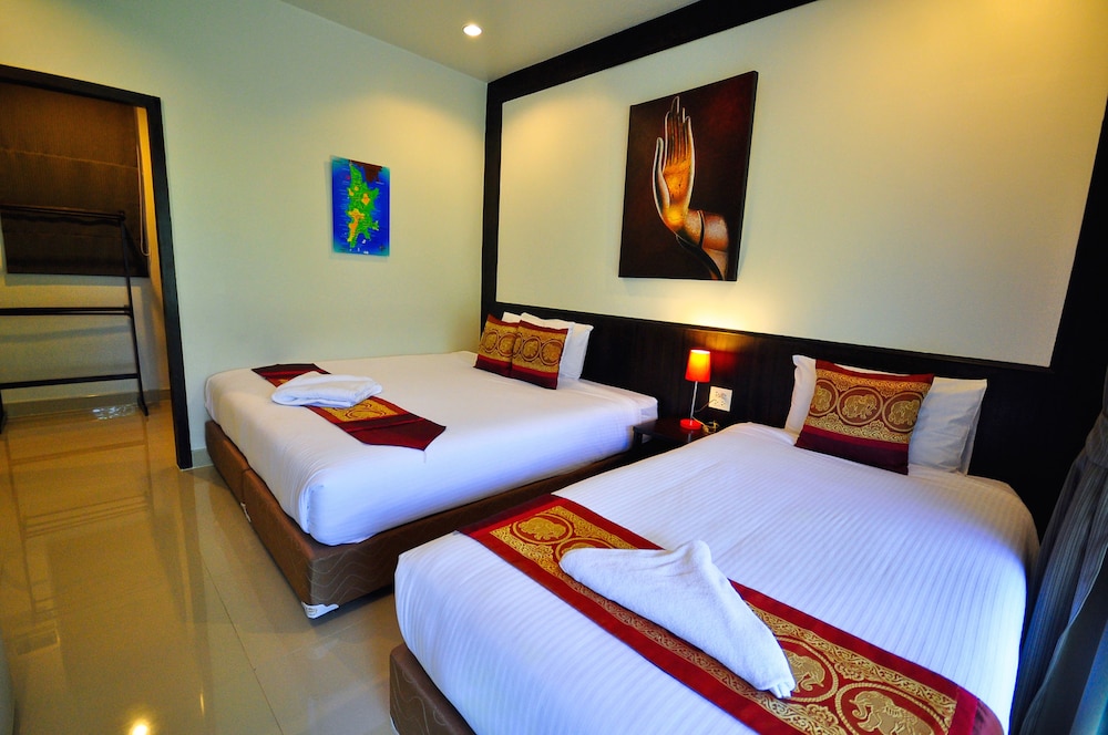 Phuket Airport Hotel 30/74