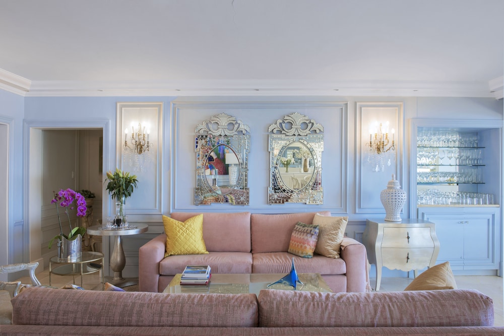The Clarendon - Bantry Bay 25/50